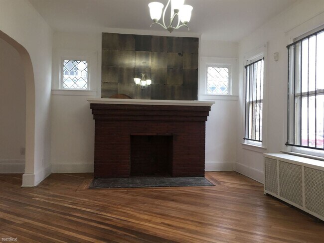 Building Photo - 3 br, 1 bath House - 205 California St 205...