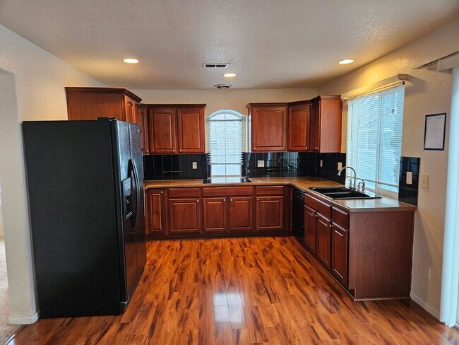 Building Photo - Great Green Valley Ranch 3-Bedroom Home, L...
