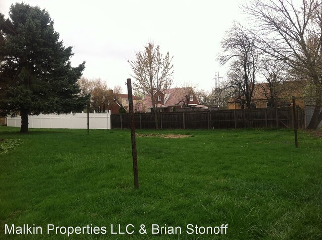 Building Photo - 3 br, 1 bath House - 124 Phlox