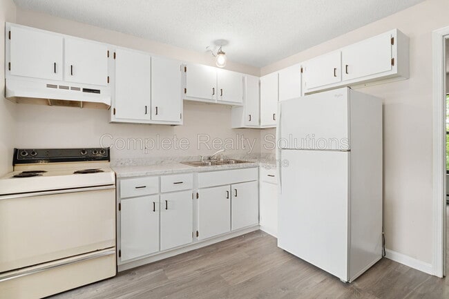Foto del edificio - 790 Country Aire Ct