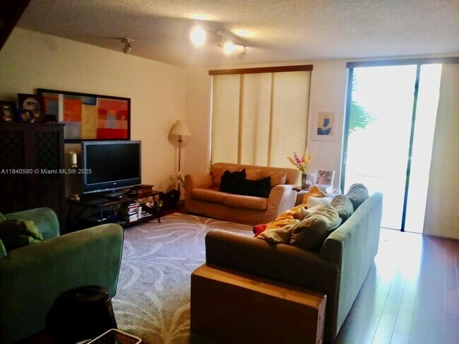Foto del edificio - 3522 Torremolinos Ave