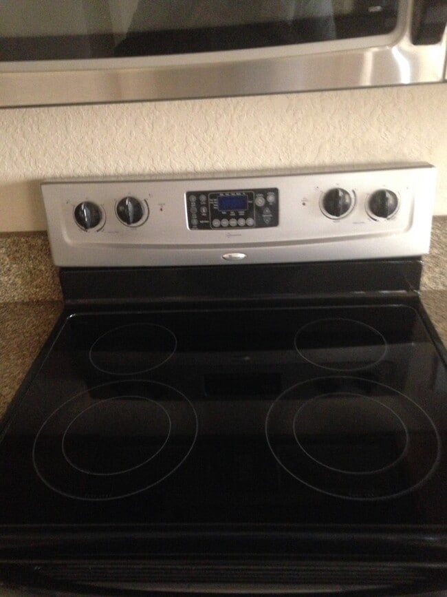 Building Photo - 5590 53rd Ave