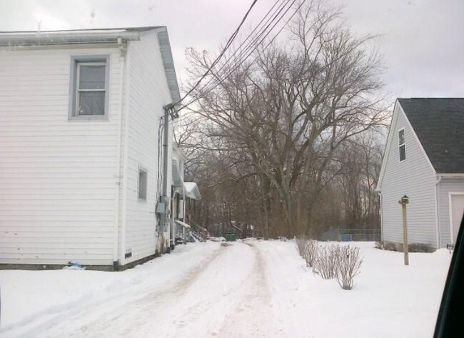 Building Photo - 829 Prospect Ave