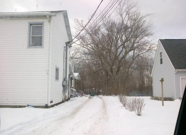 Building Photo - 829 Prospect Cir