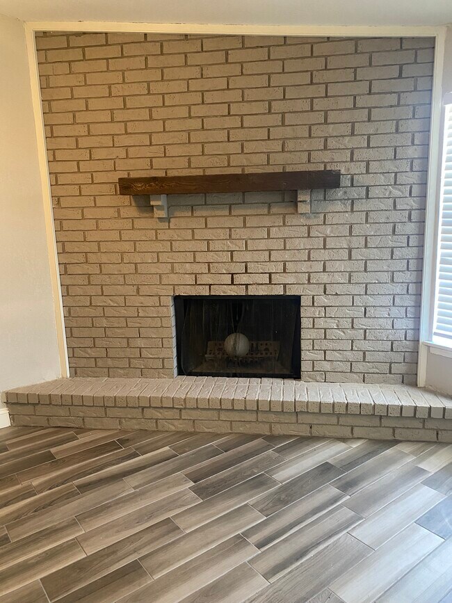 Chimenea de leña - 832 Hardy Springs Cir