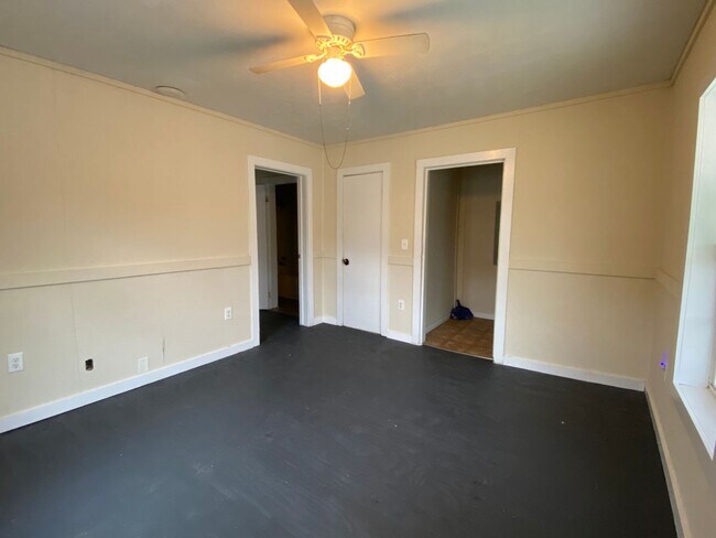 Foto del edificio - 2415 Maple Rd SE