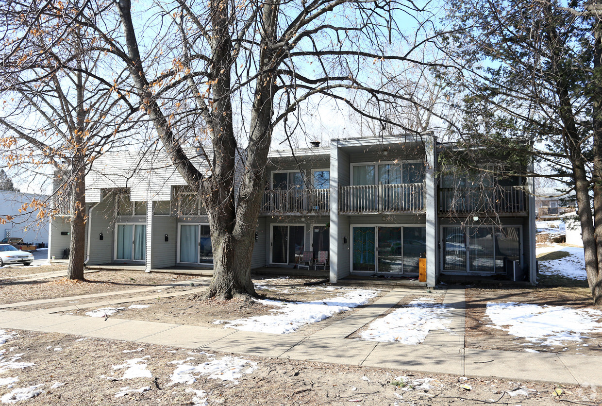 Primary Photo - 4700 SE 4th St