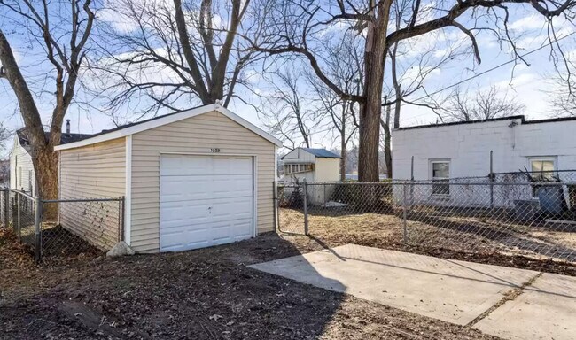 Foto del edificio - 7059 Lansdowne