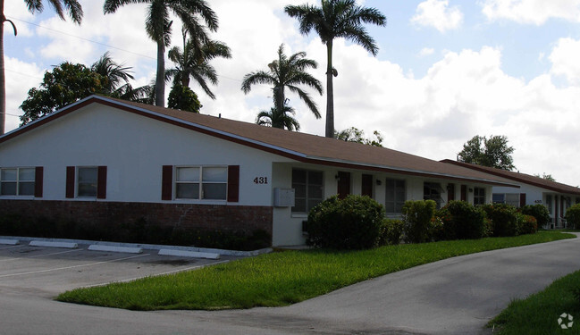 Building Photo - Palm King Apartments