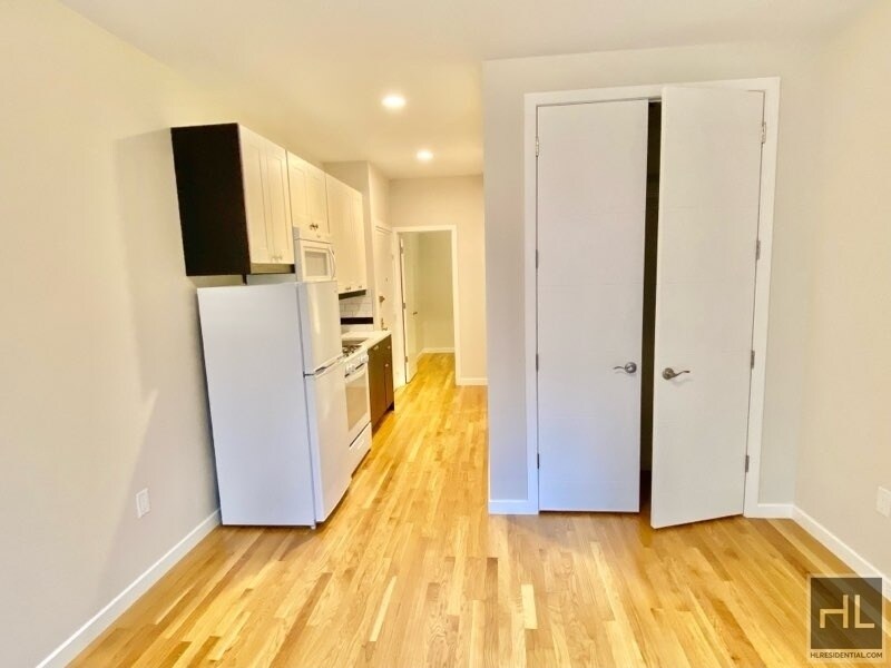 EAST 7 STREET Room for Rent in New York, NY