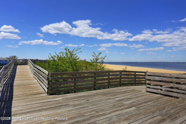 Foto del edificio - 13 Beachway Ave