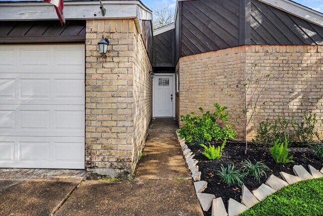 Foto del edificio - 16607 Neumann Dr