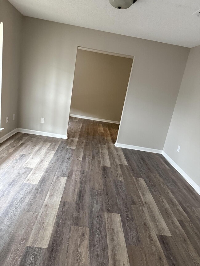 Building Photo - Great remodel close to Fort Stewart.