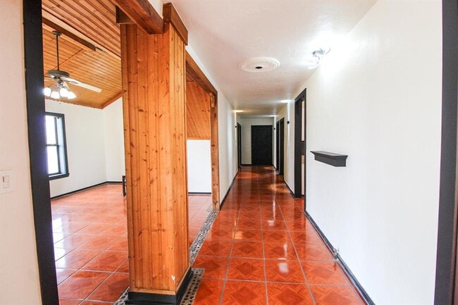 Foto del edificio - 8102 N U.S. Hwy 183