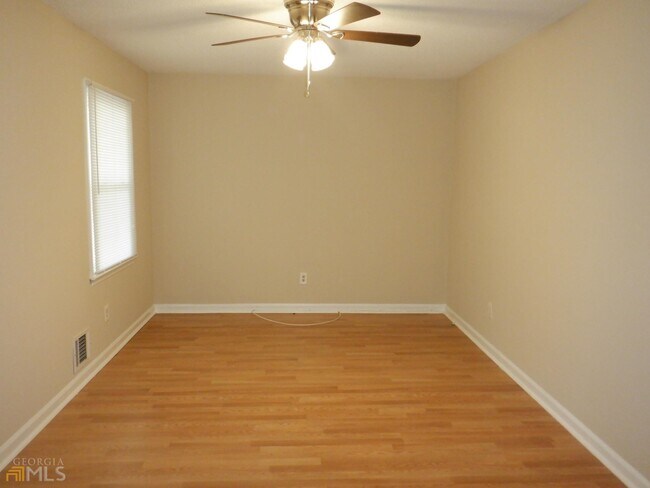 Building Photo - 6540 Ashdale Dr