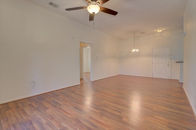 Foto del edificio - 7920 Merrill Rd
