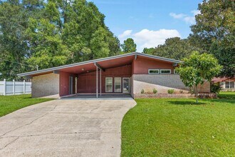 Building Photo - 111 McEwen Dr