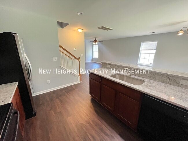 Building Photo - 3 bedrooms townhouse in University Park