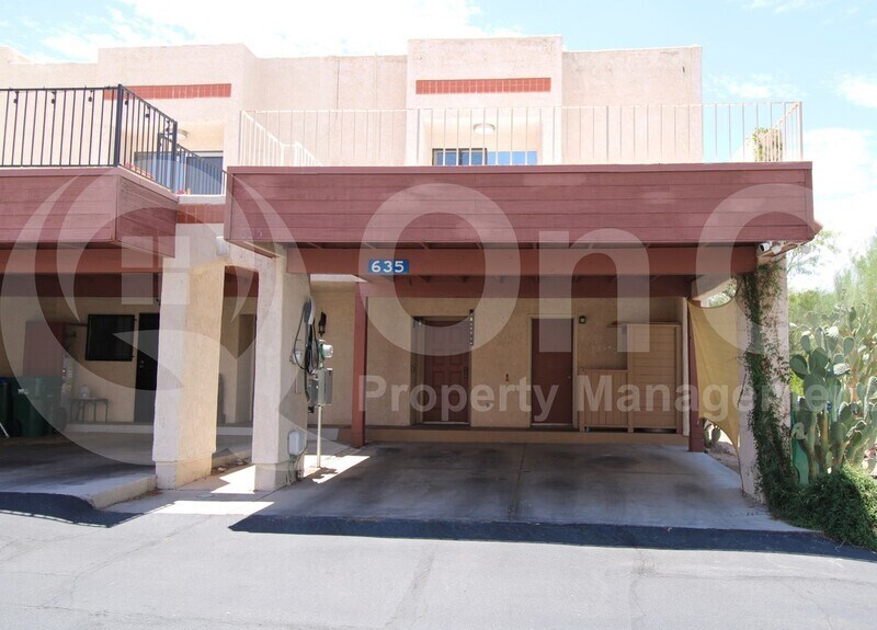 Primary Photo - 635 West Calle de las Lomitas