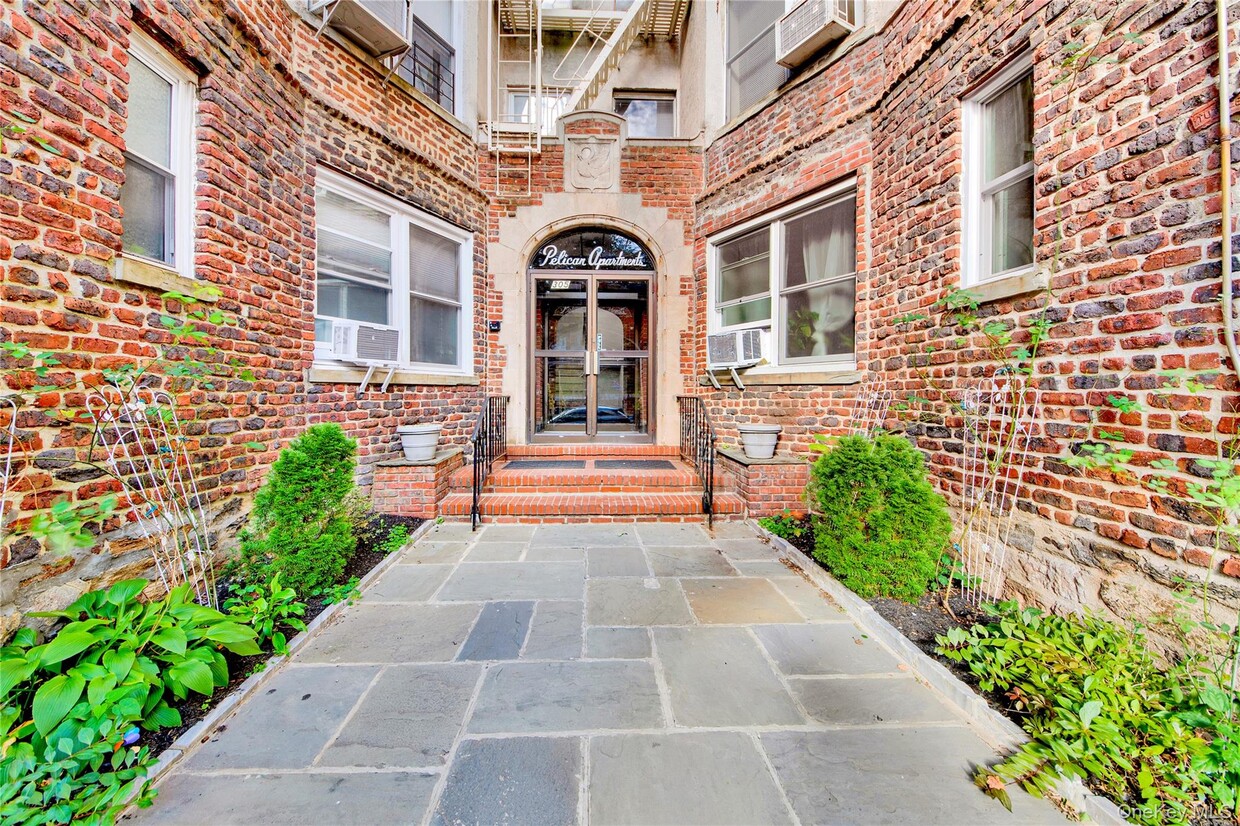 Primary Photo - 305 Sixth Ave