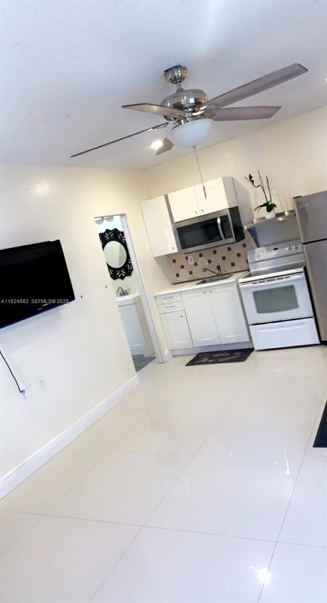 Building Photo - 10261 NW 24th Ct