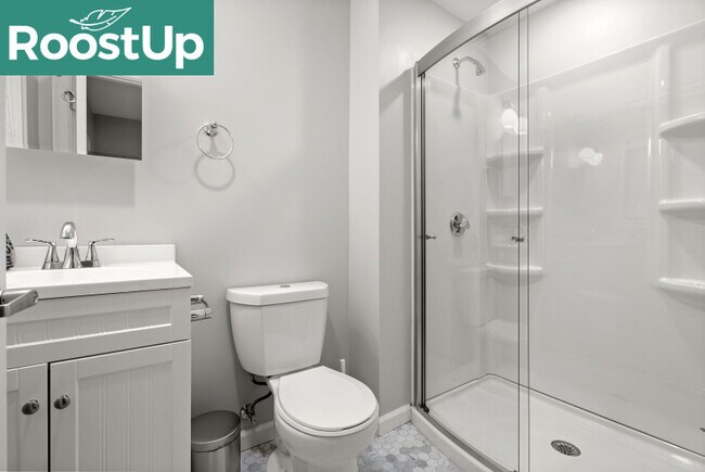 Foto del edificio - Furnished Bedroom with Private Bath in East Boston