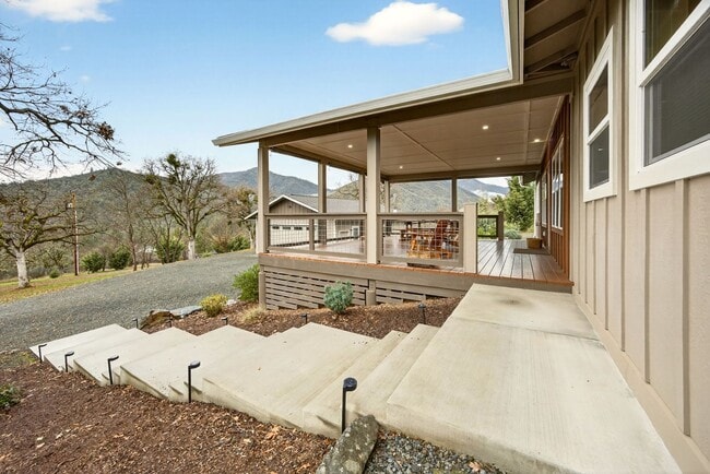 Building Photo - 860 Humbug Creek Rd