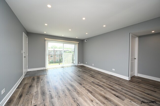 Foto del edificio - 9381 Bay Colony Dr