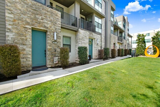 Building Photo - Three-Story 2 Bedroom/2.5 Bathroom "Nova a...