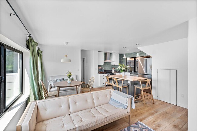 Foto del edificio - Woods Cove Ocean View Apartment