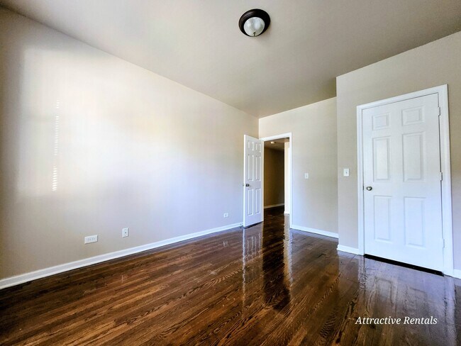 Foto del edificio - 7800 S Marshfield Ave