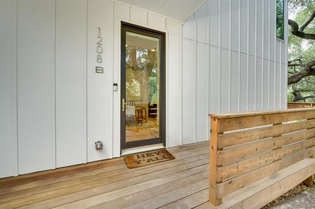 Building Photo - 1208 Woodland Ave
