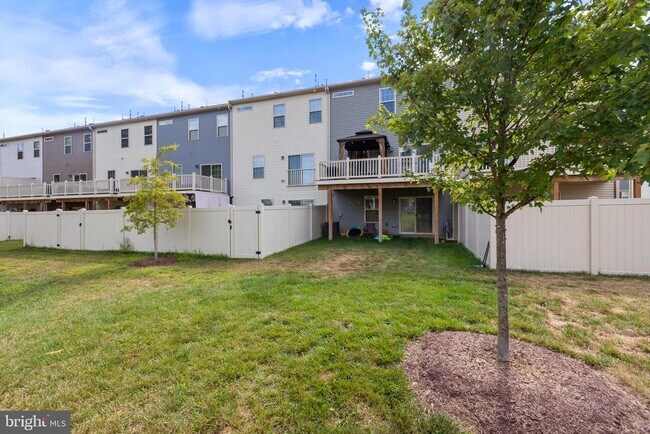 Building Photo - 7232 Bodkin Wy