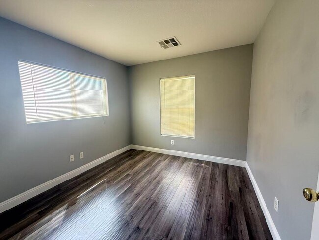 Foto del edificio - 7548 Hope Valley St