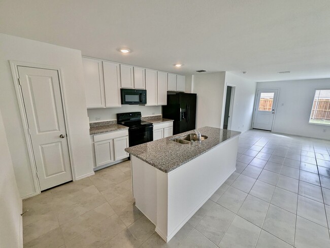 Building Photo - 313 Riverside Dr