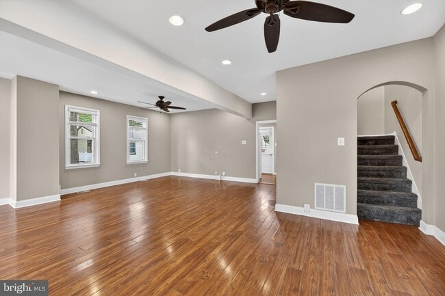 Building Photo - 12 E Albertson Ave