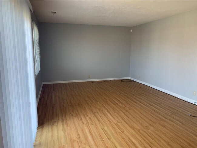 Building Photo - 1150 Canterbury Ct