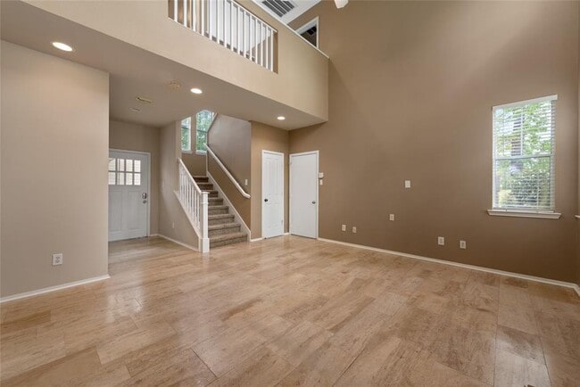 Foto del edificio - 94 Woodlily Pl