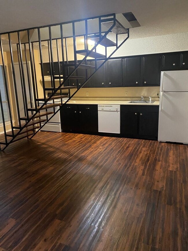 Photo - 2414 W Abram Apt V