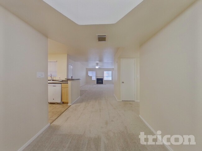 Foto del edificio - 1880 E Morten Ave