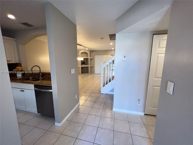 Building Photo - 817 NW 208th Dr