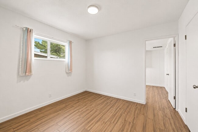 Foto del edificio - 1410 N Jefferson Ave