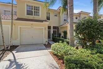 Building Photo - 9902 Lago Dr
