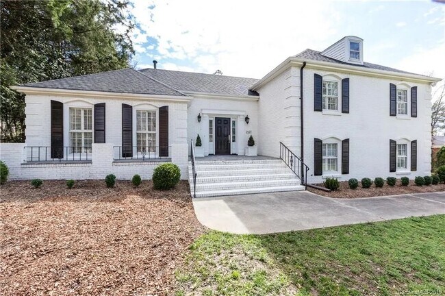 Foto del edificio - 2127 Edenton Rd