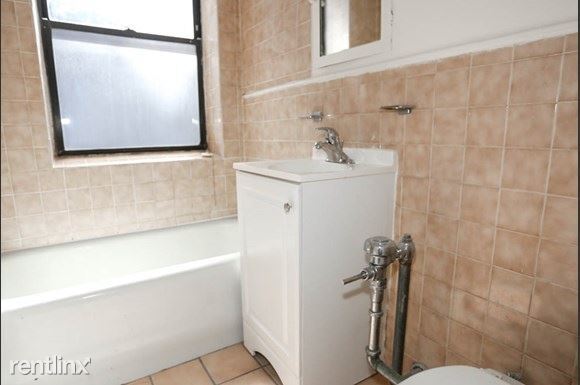 Foto del edificio - 544 W Briar Pl
