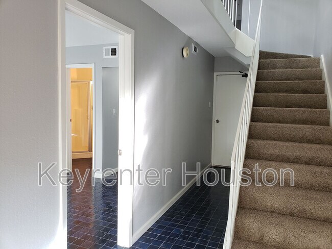 Foto del edificio - 6750 Sands Point Dr