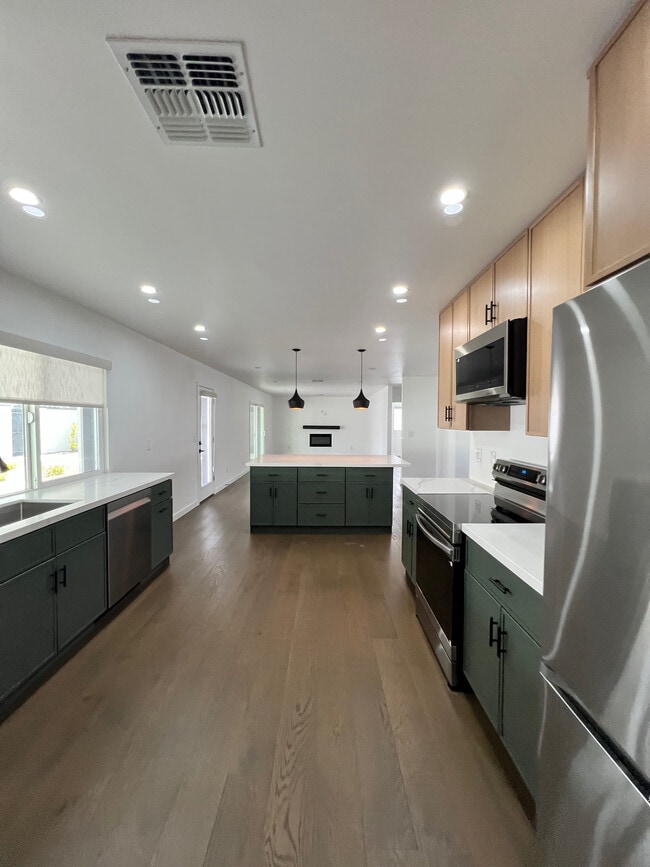Building Photo - 6407 E Wilshire Dr