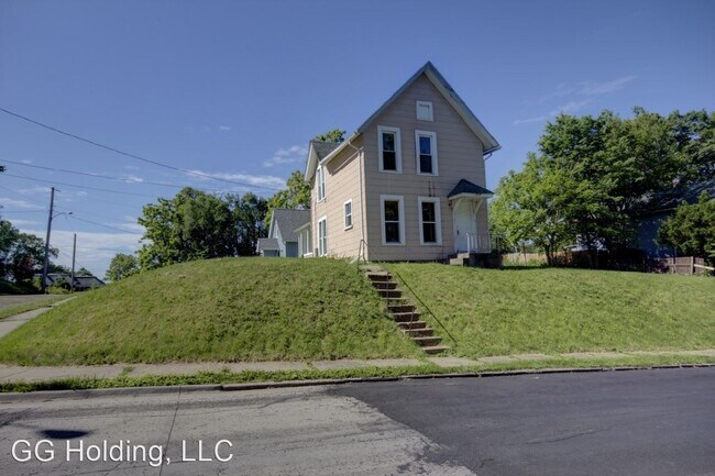 Building Photo - 3 br, 1 bath House - 1719 E. 13th St.
