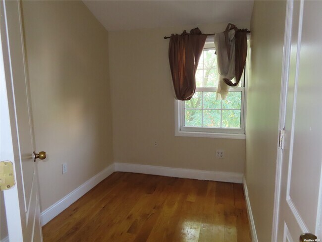 Building Photo - 184-20 S Conduit Ave