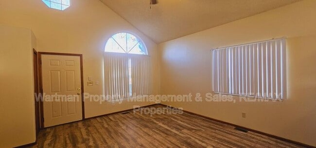 Foto del edificio - 6555 Holt Dr